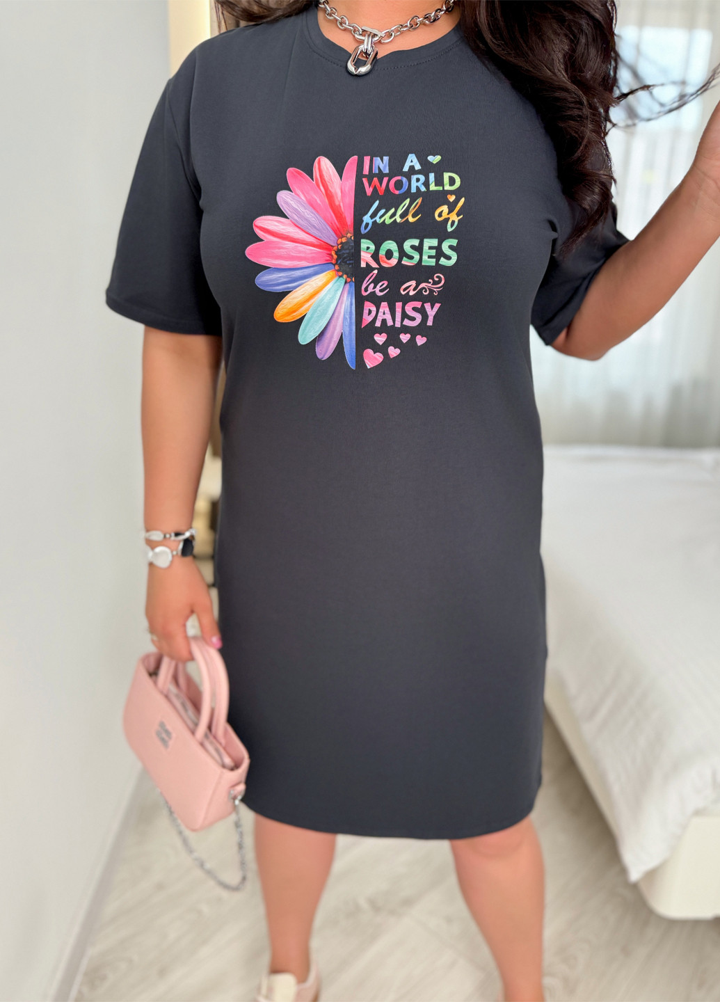 Графитовое кэжуал платье платье-футболка Demma с надписью