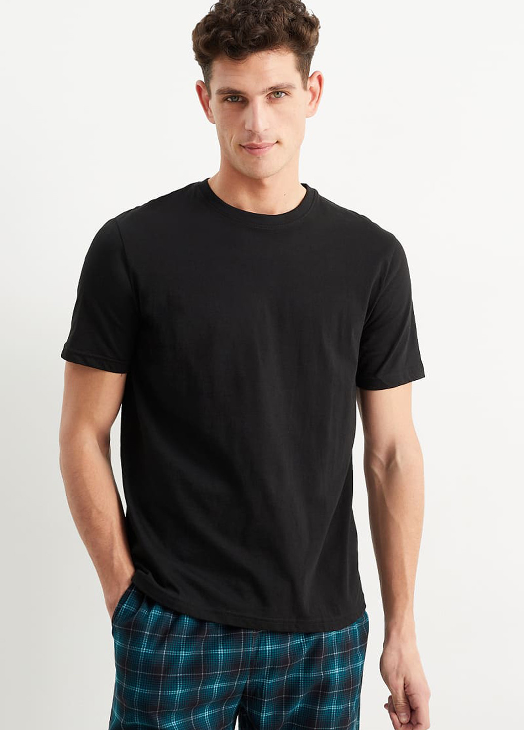 Черная футболка C&A