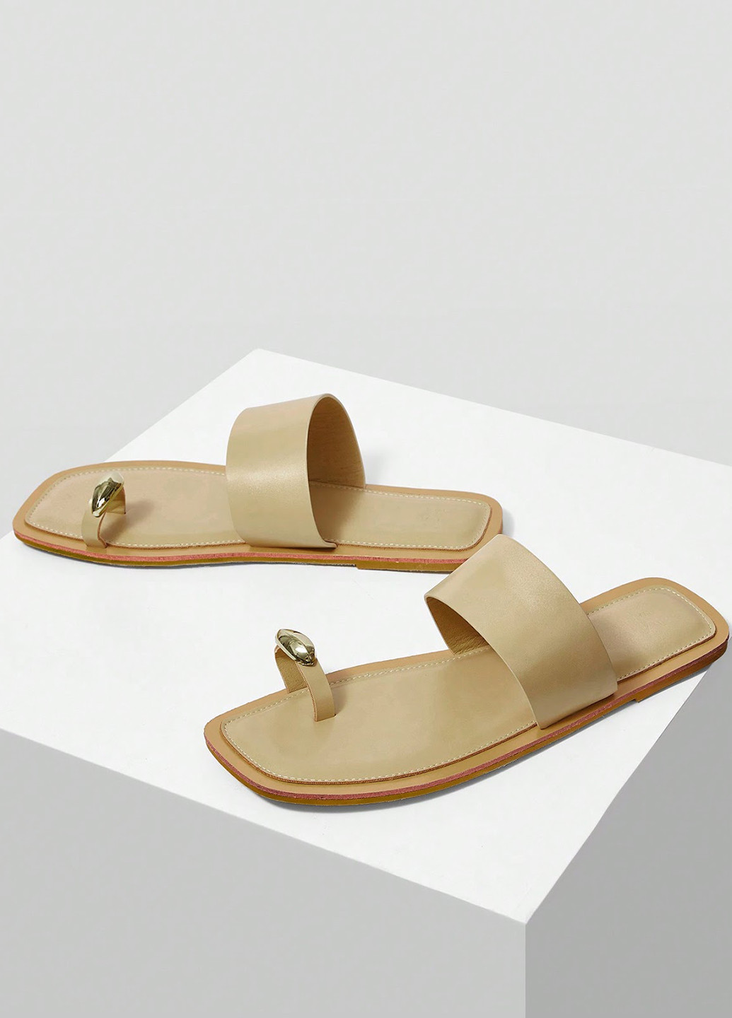 Светло-бежевые кэжуал вьетнамки SHEIN