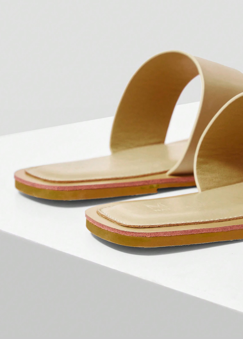 Светло-бежевые кэжуал вьетнамки SHEIN