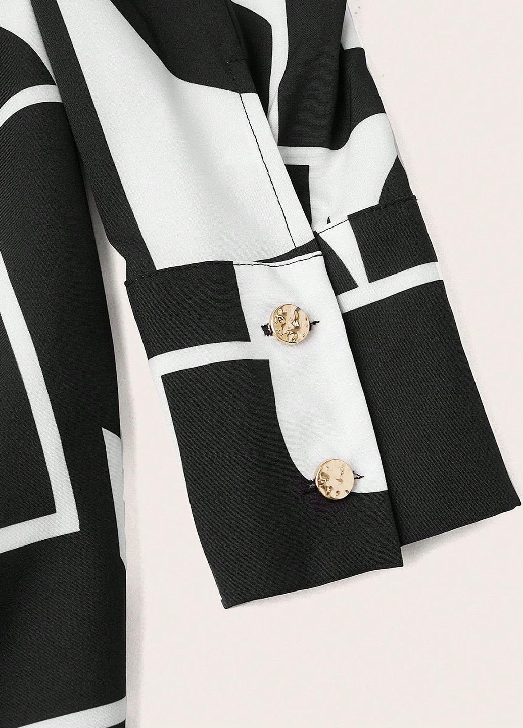 Черно-белое кэжуал платье на запах SHEIN с геометрическим узором