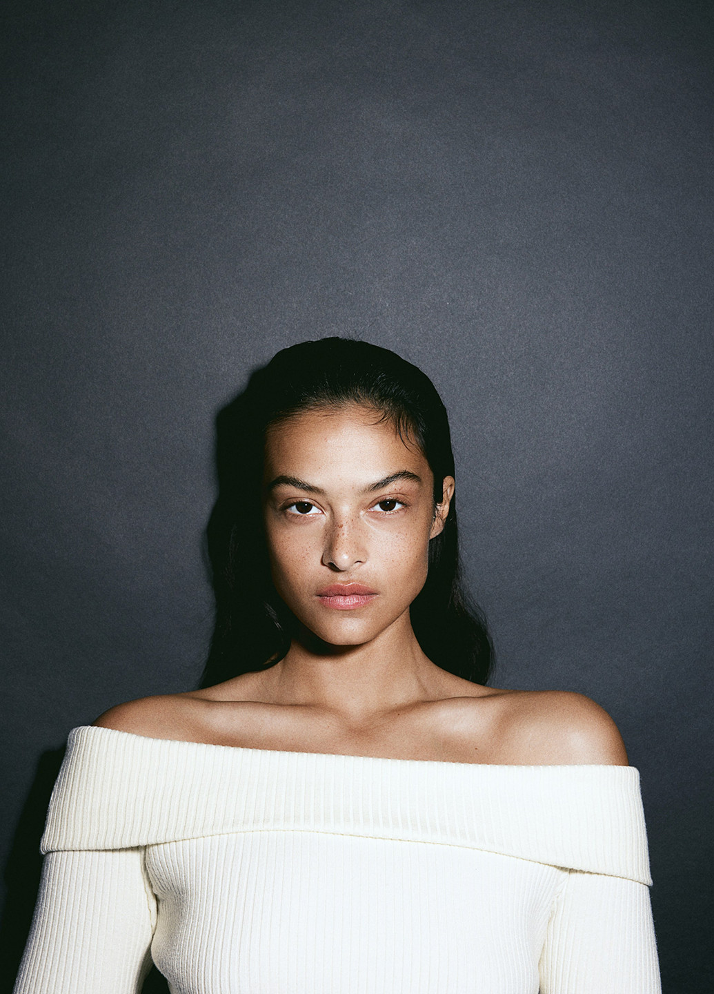 Кремовый демисезонный свитер H&M