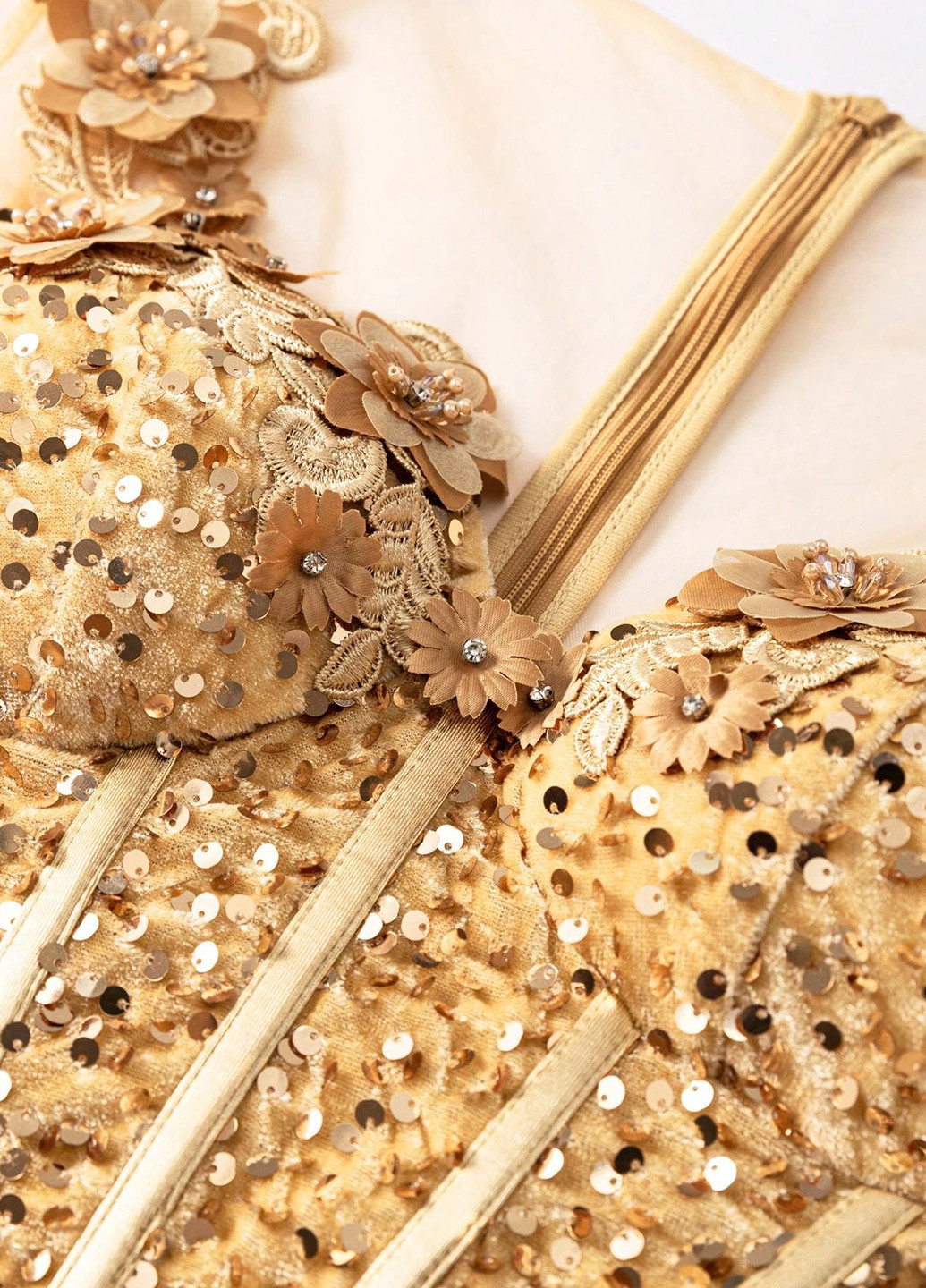 Золотистое вечернее платье годе, со шлейфом, с корсетом SHEIN однотонное