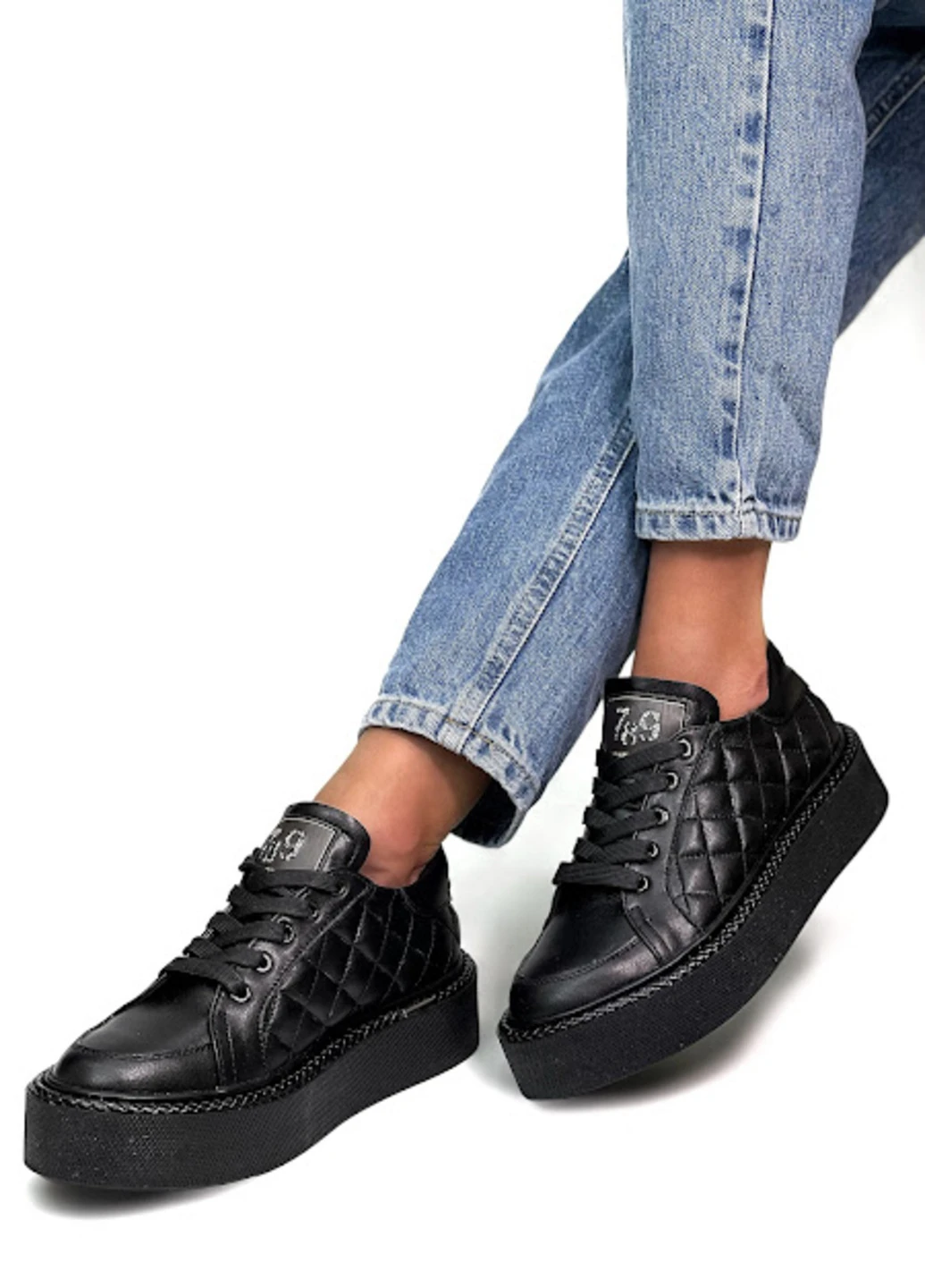 Жіночі кросівки Casual чорна шкіра AVK кроссовок чорні демісезони (252588427)