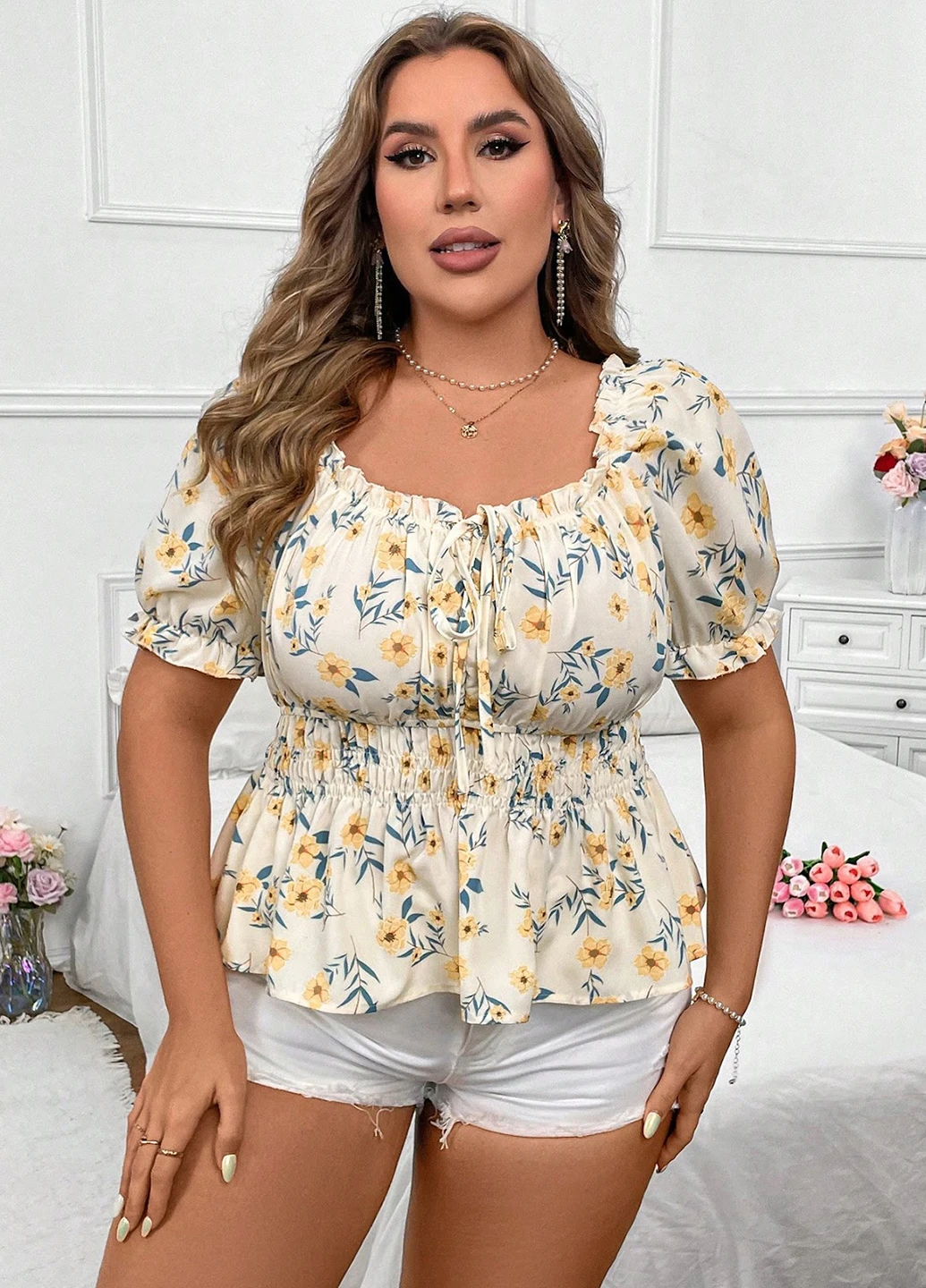 Молочна блуза SHEIN