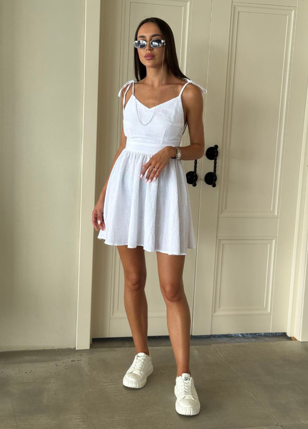 Белое кэжуал платье клеш, с открытой спиной No Brand однотонное