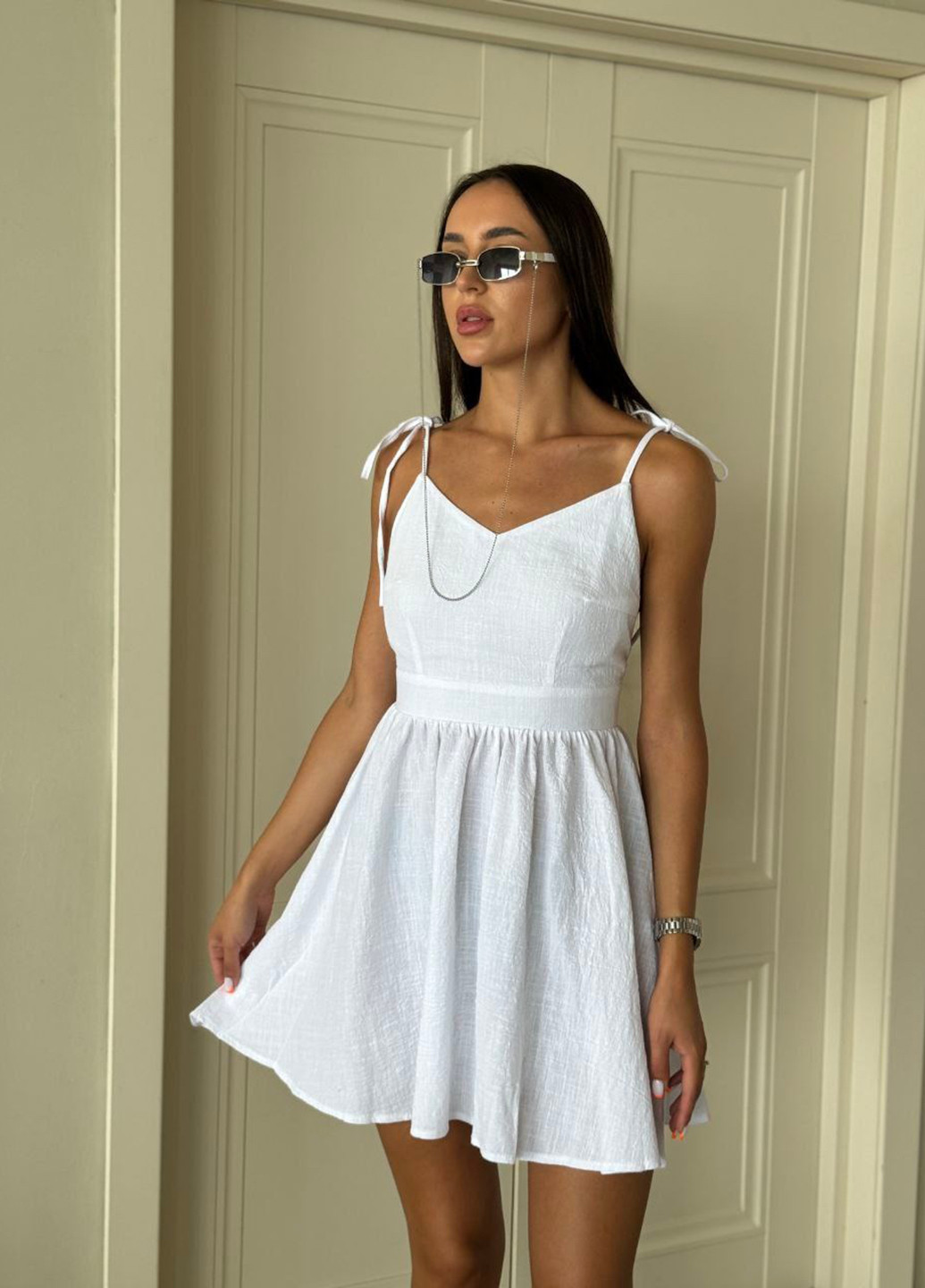 Белое кэжуал платье клеш, с открытой спиной No Brand однотонное