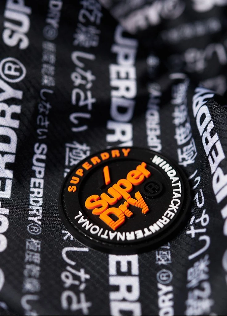 Черно-белая демисезонная куртка Superdry