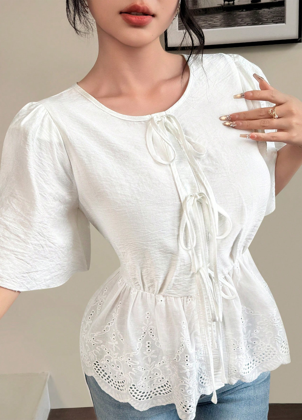 Біла блуза з баскою SHEIN