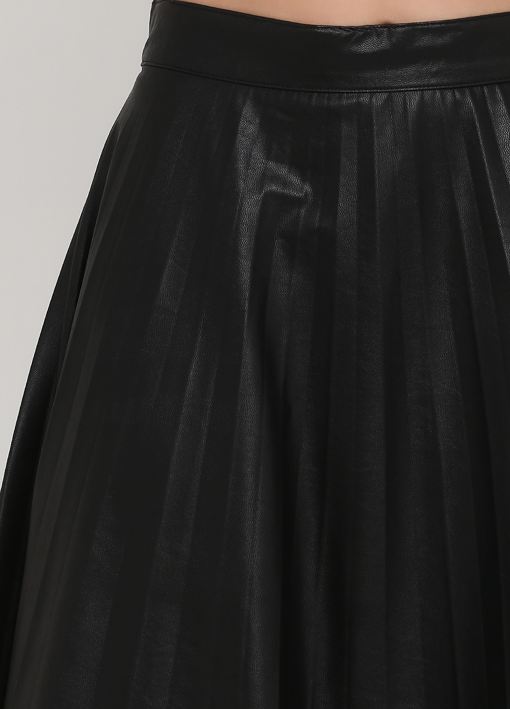 Черная кэжуал однотонная юбка Bebe Plus плиссе