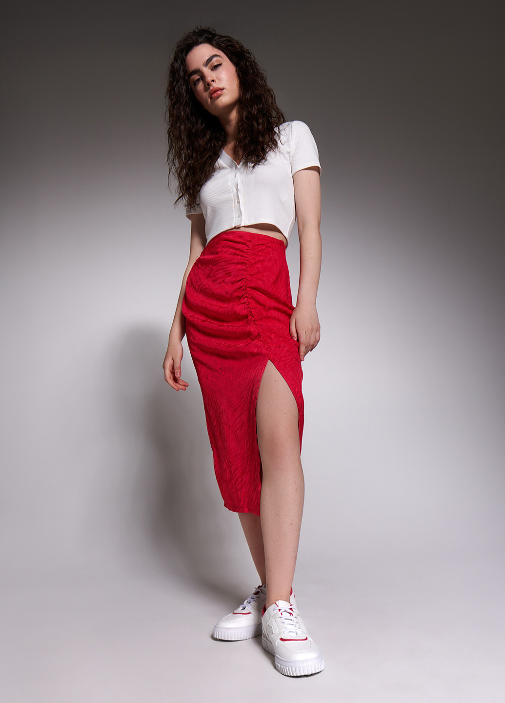 Красная кэжуал однотонная юбка Sinsay