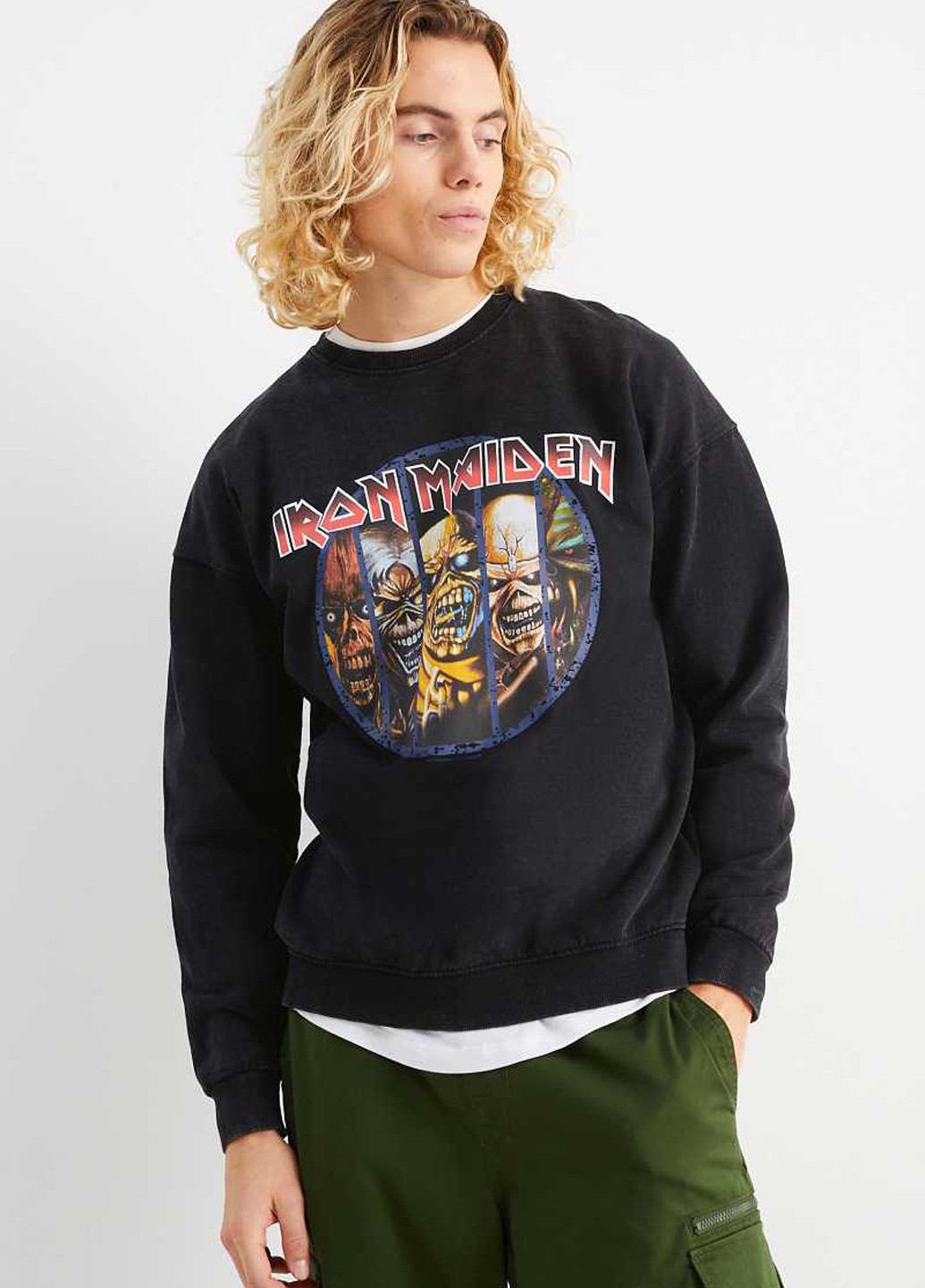 Черный свитшот C&A персонажи без декора (362599588)