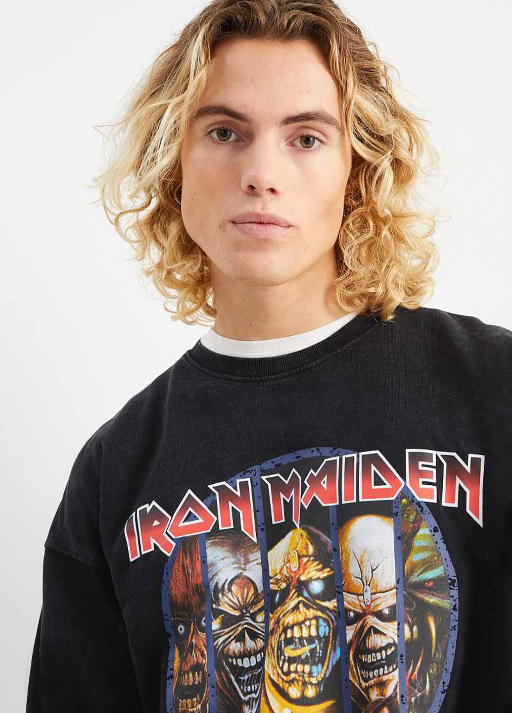 Черный свитшот C&A персонажи без декора (362599588)