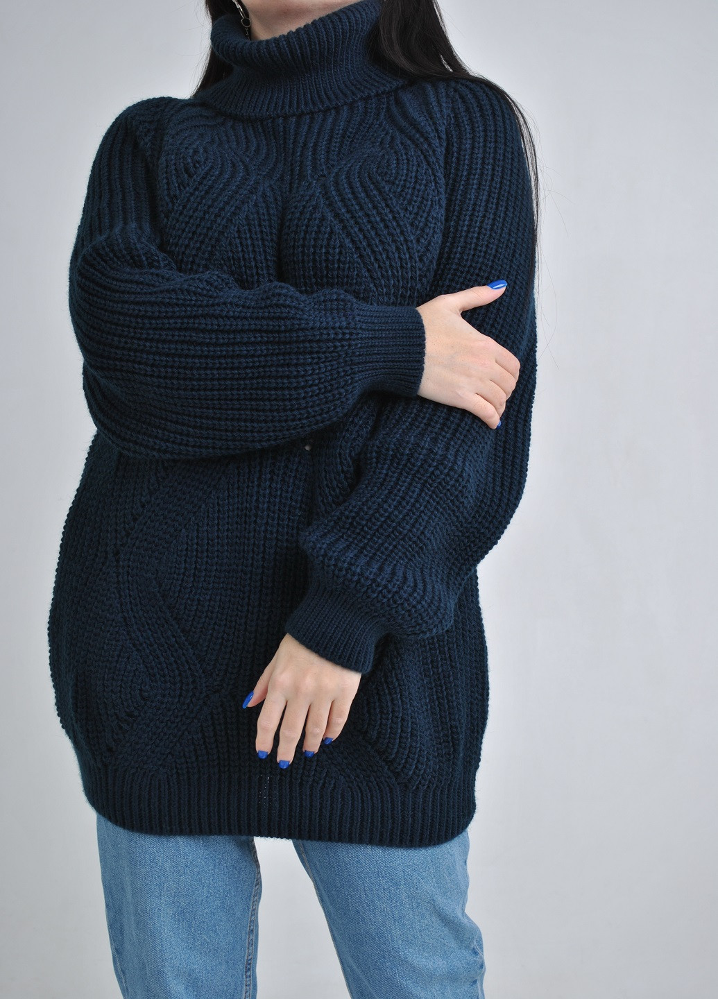 Темно-синий зимний удлиненный свитер Berta Lucci