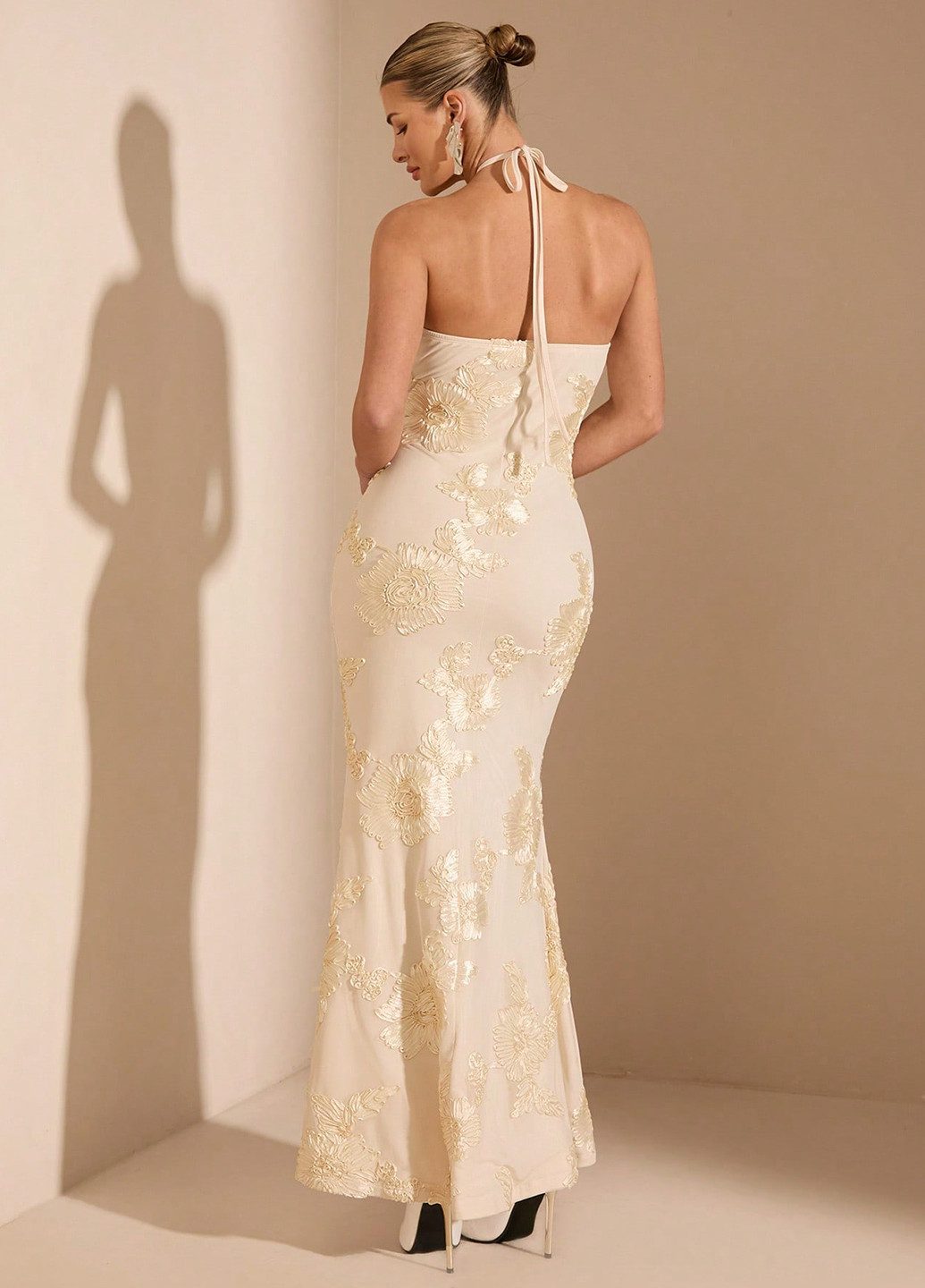 Кремова вечірня сукня з відкритою спиною SHEIN однотонна