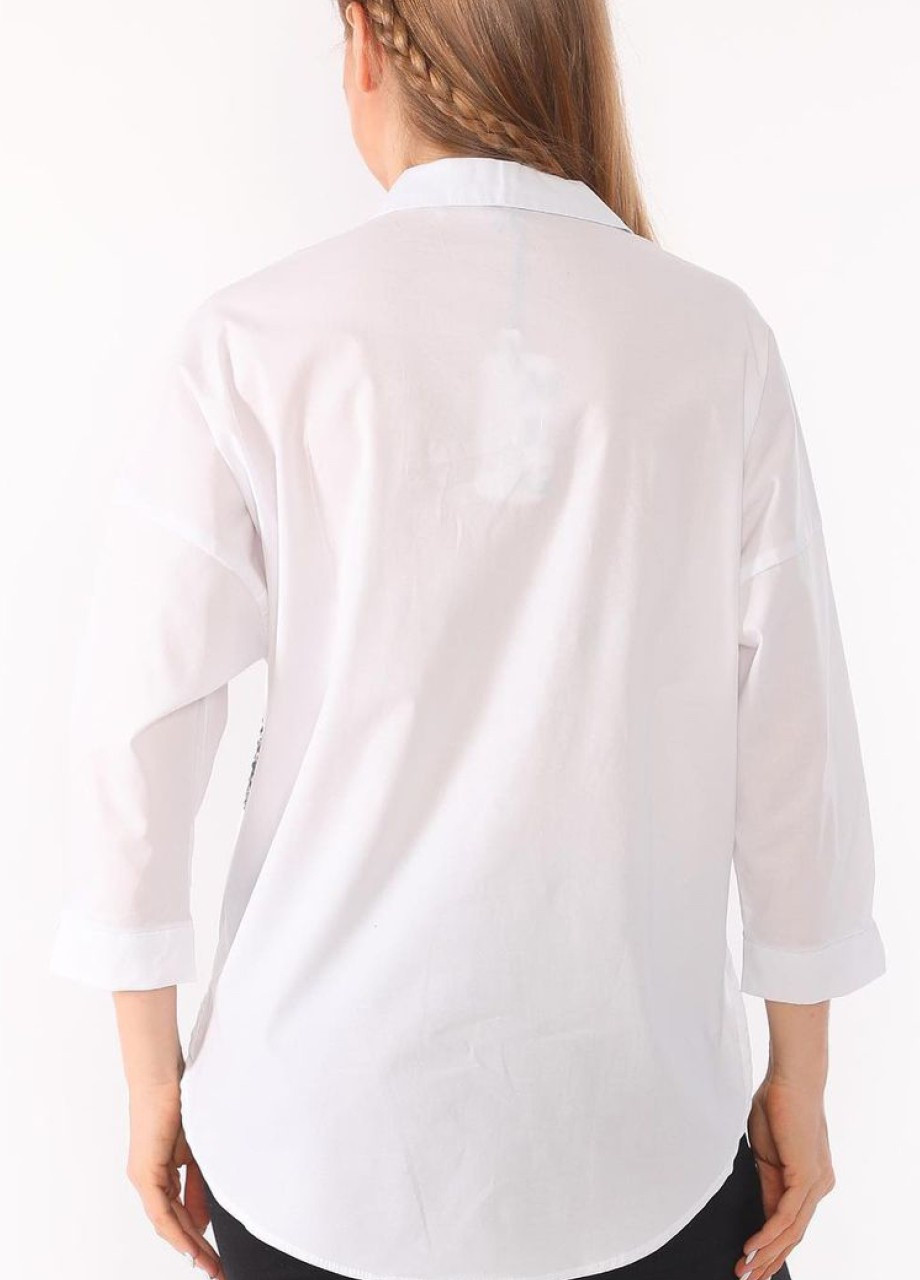 Белая кэжуал рубашка с надписями MDG