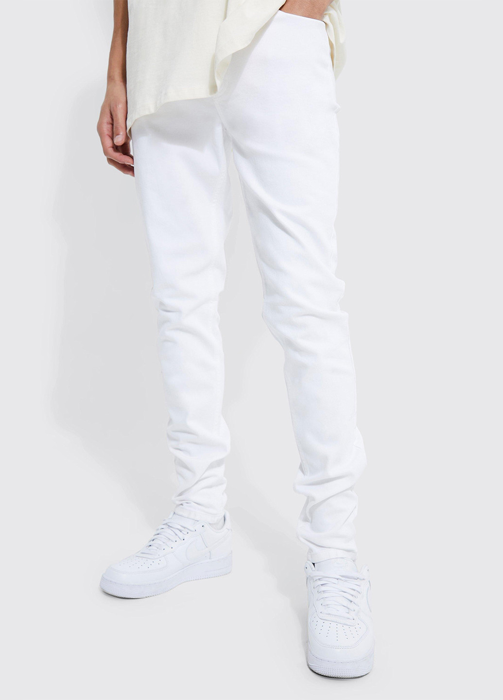 Белые демисезонные зауженные джинсы Boohoo