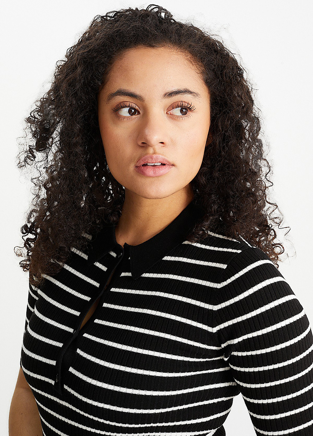 Черно-белая женская футболка-поло C&A в полоску