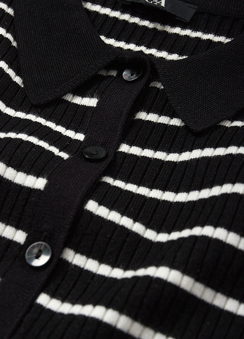 Черно-белая женская футболка-поло C&A в полоску