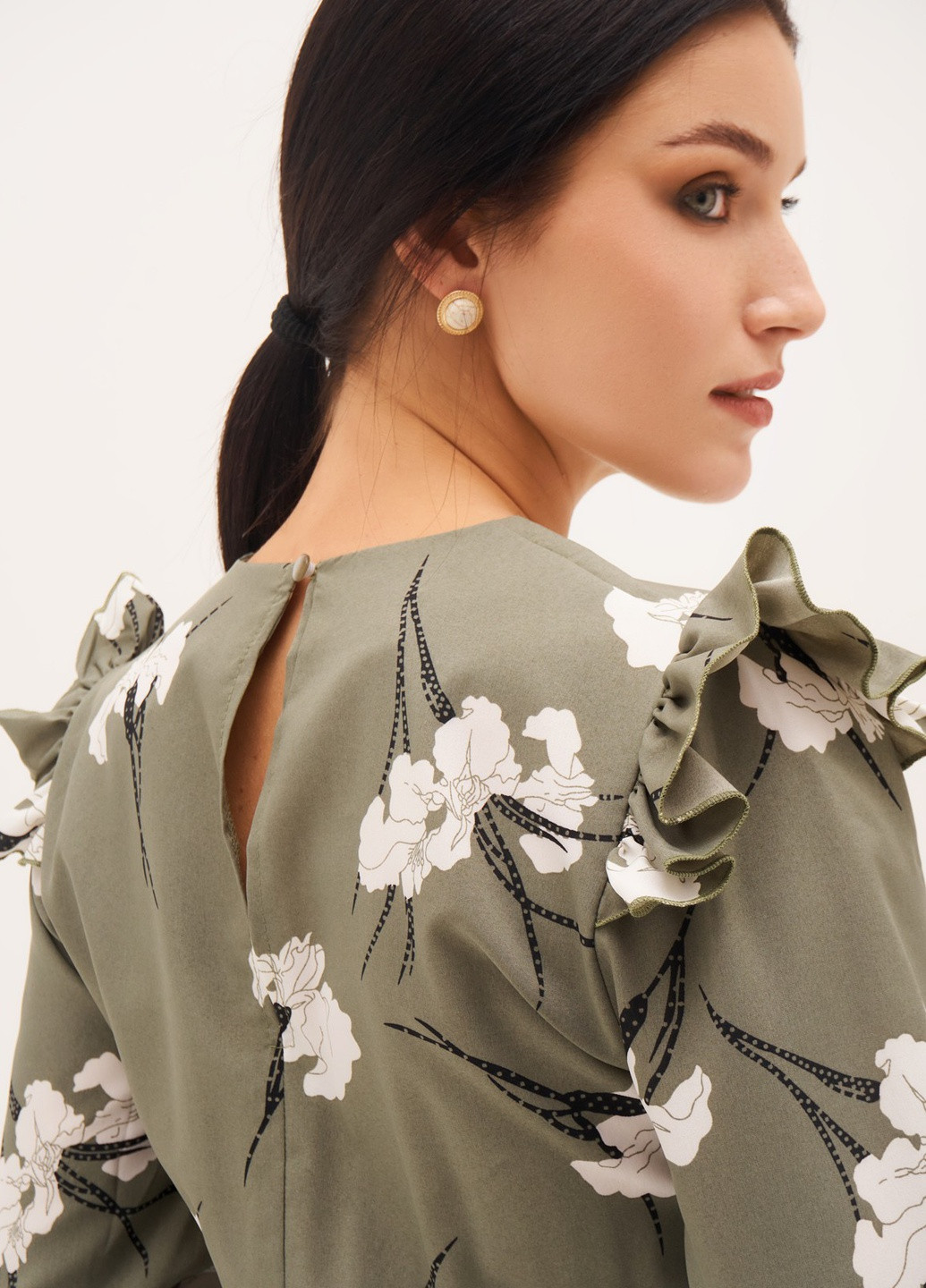 Оливковое (хаки) повседневный платье клеш ISSA PLUS с цветочным принтом