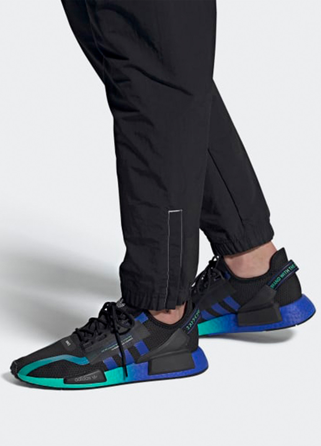 Черные всесезонные кроссовки adidas NMD_R1 V2 SHOES