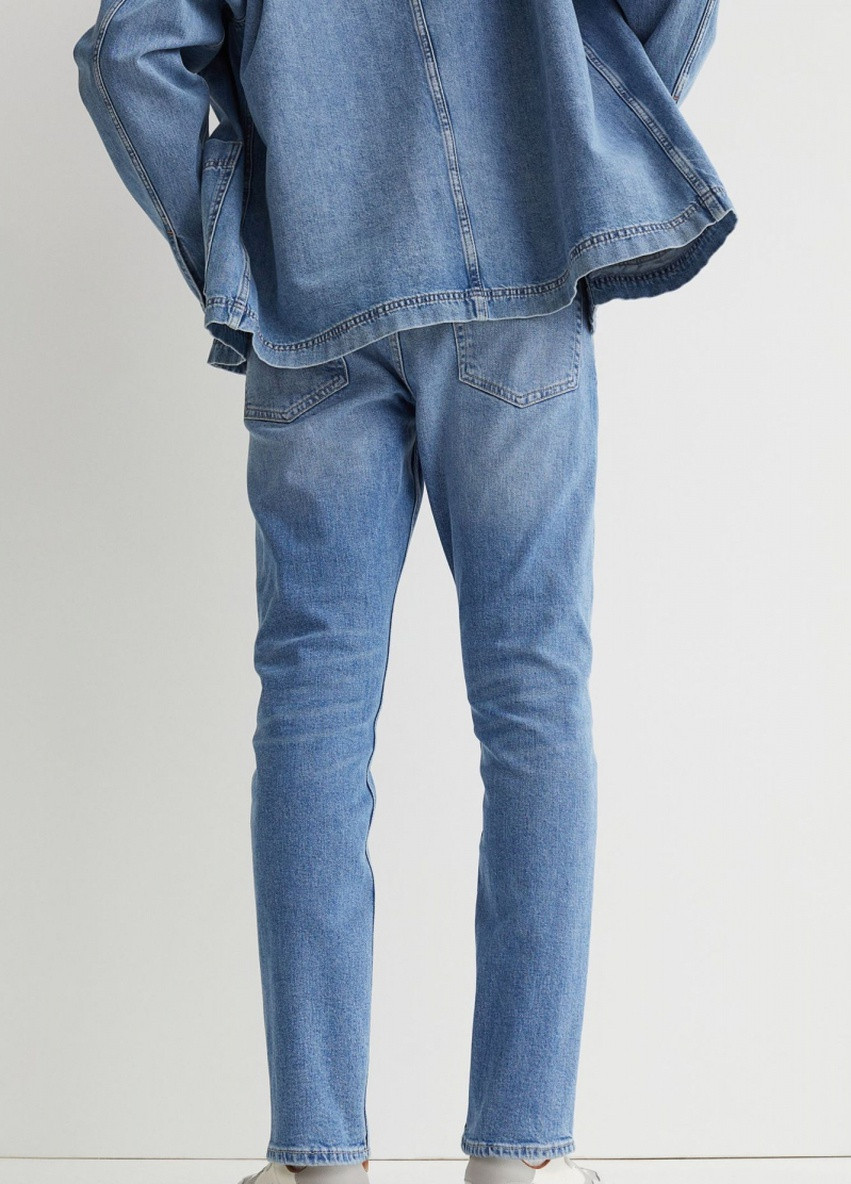 Голубые демисезонные джинсы зауженные 0751994018 blue H&M