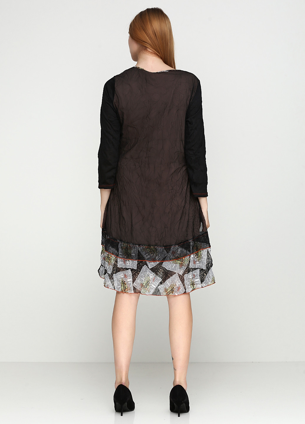 Коричневое кэжуал платье Blee Klum с абстрактным узором