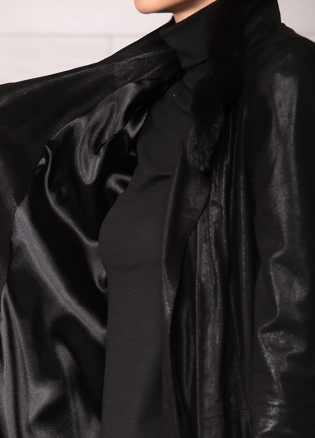 Чорна демісезонна куртка кожаная Undo