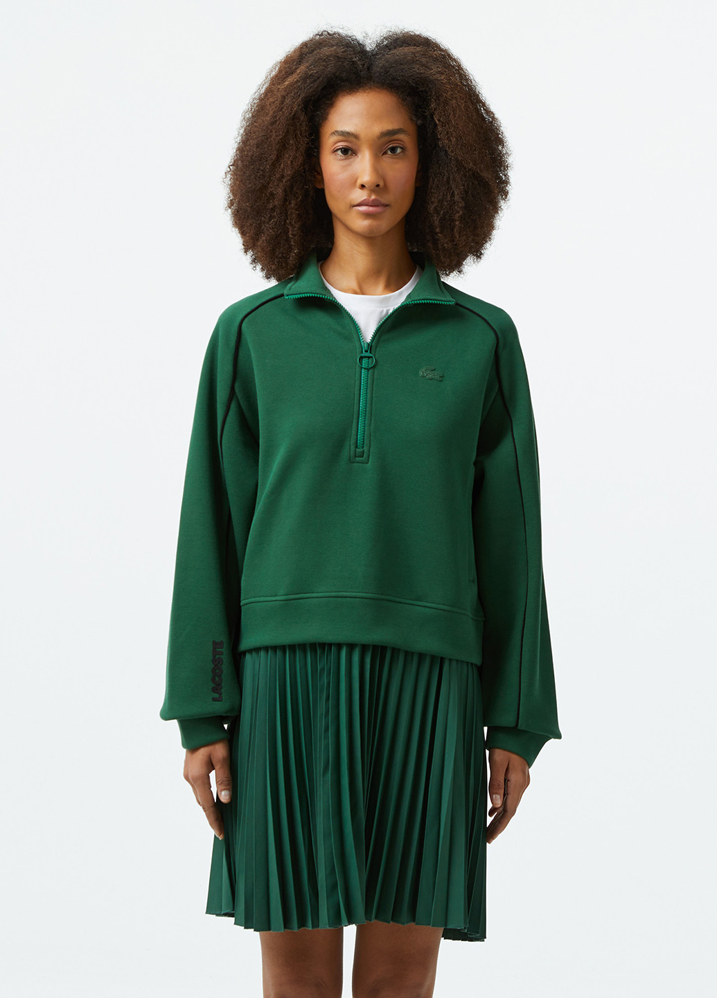 Зеленое спортивное, кэжуал платье плиссированное Lacoste однотонное