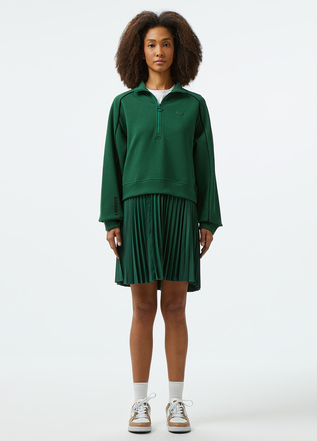 Зеленое спортивное, кэжуал платье плиссированное Lacoste однотонное