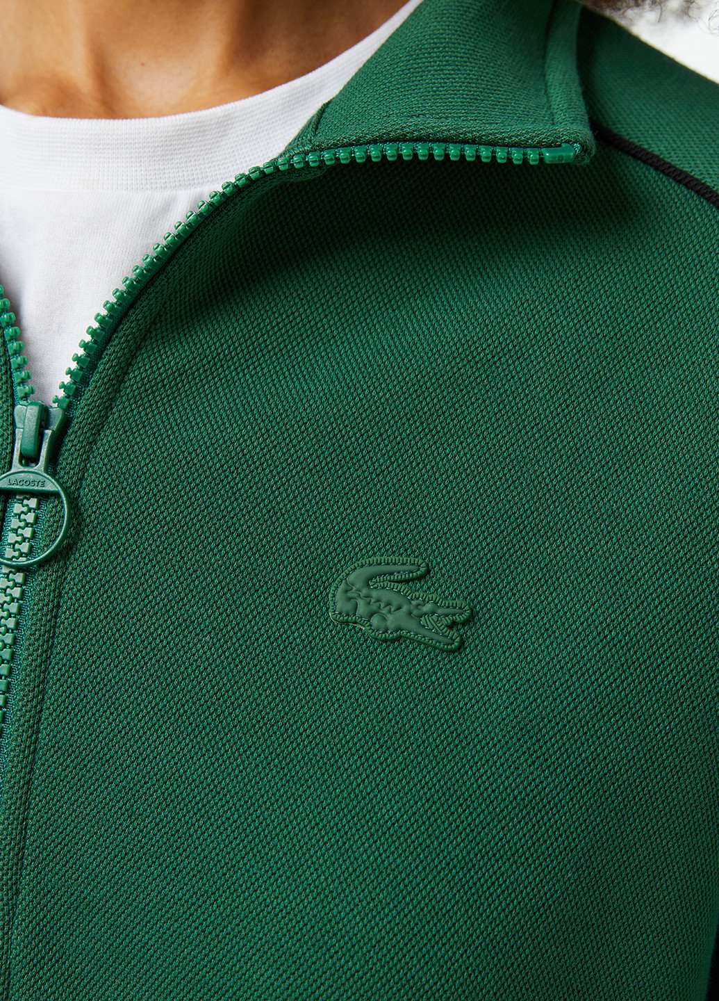 Зеленое спортивное, кэжуал платье плиссированное Lacoste однотонное