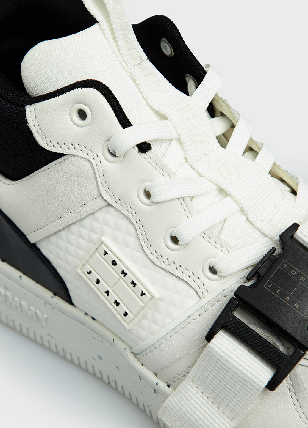 Белые зимние кроссовки Tommy Jeans