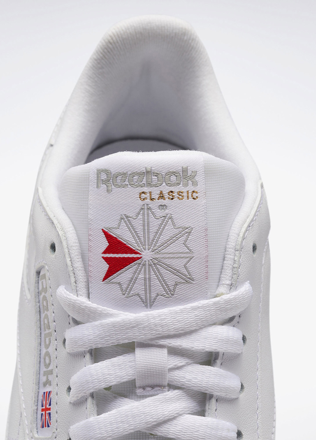 Белые всесезонные кроссовки Reebok CLASSIC LEATHER