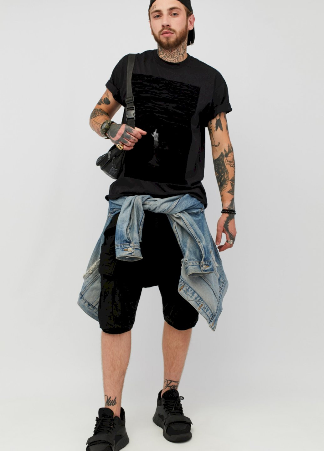 Чорна футболка чоловіча YAPPI