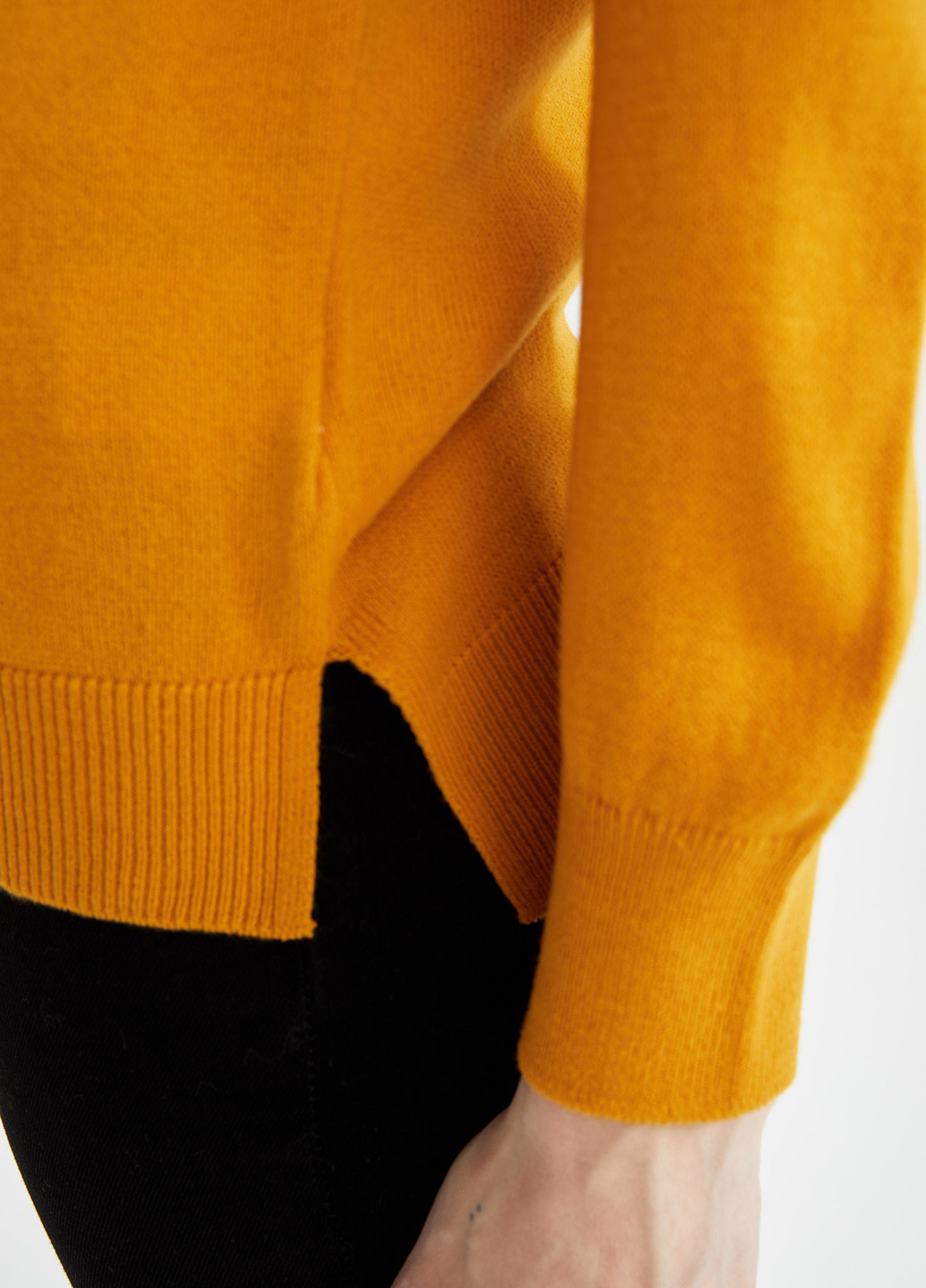 Охряной демисезонный свитер джемпер DeFacto