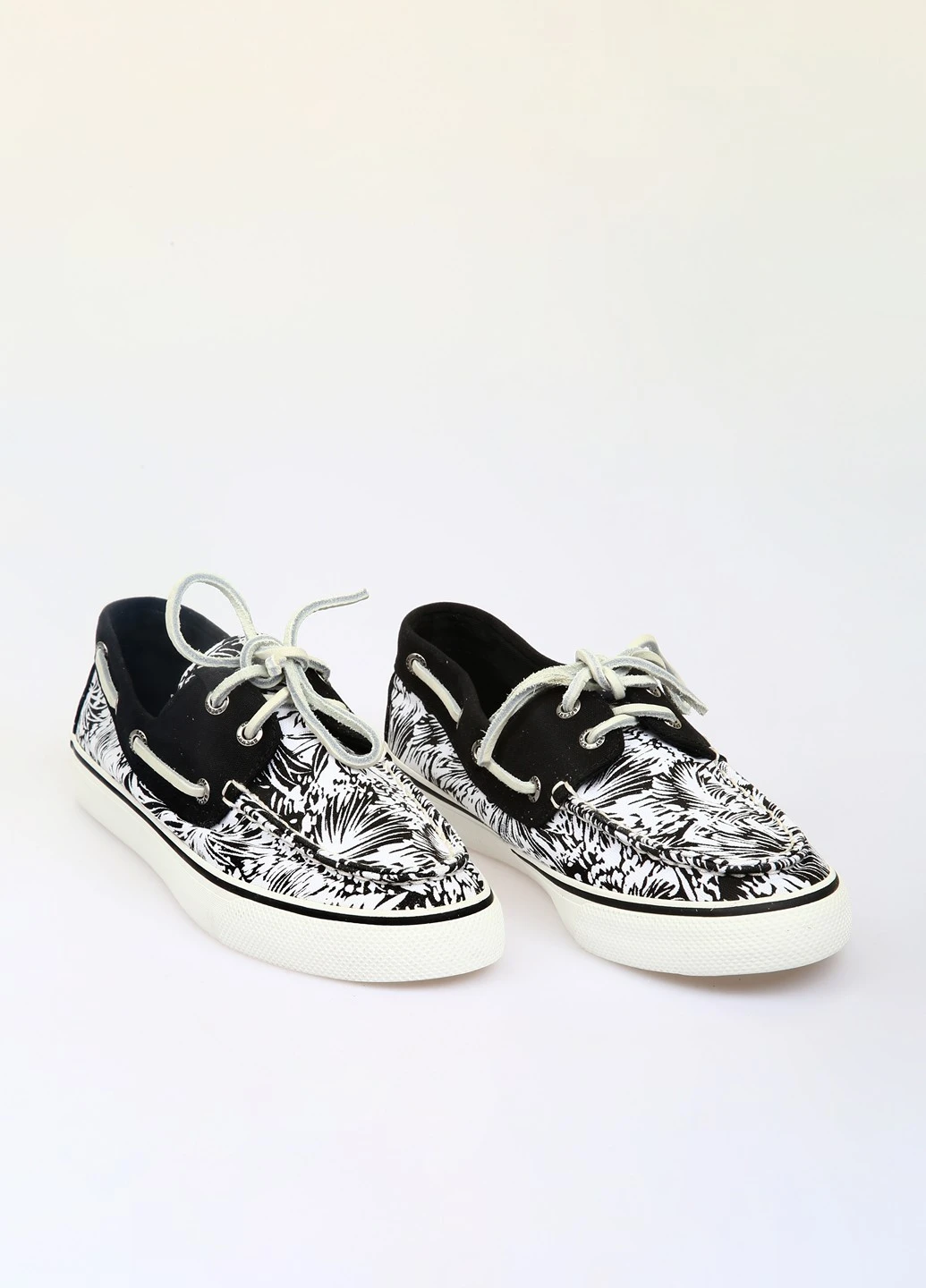 Черно-белые мокасины Sperry