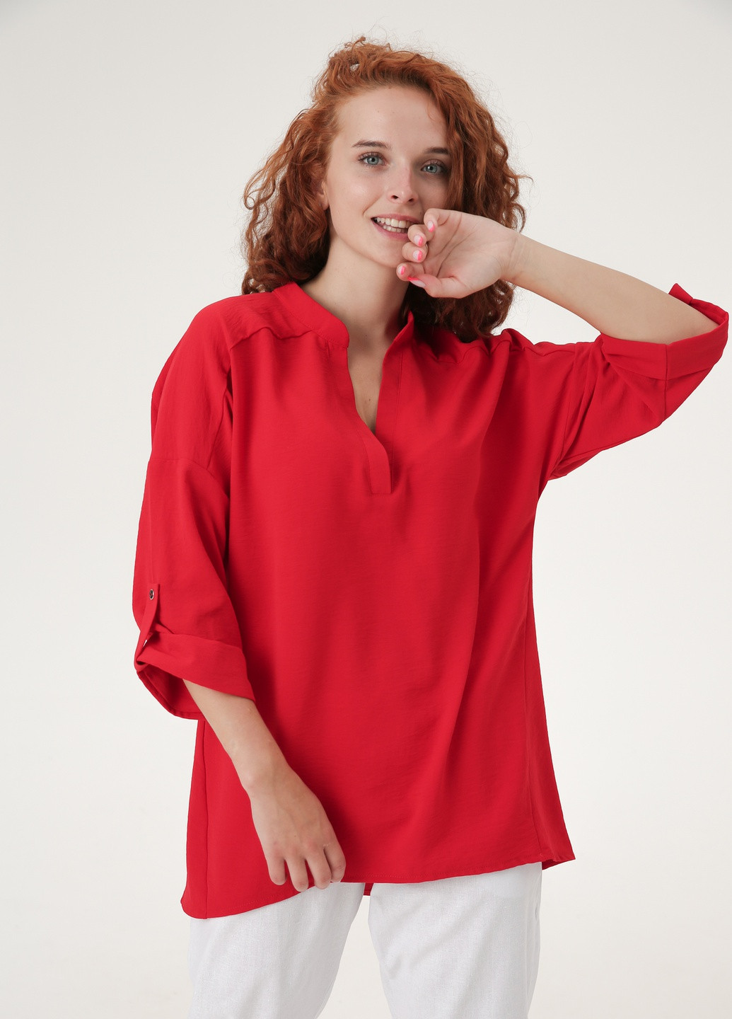 Красная демисезонная рубашка - туника из легкой вискозной жатки, оригинального кроя INNOE блуза зі спущеною лінією плеча
