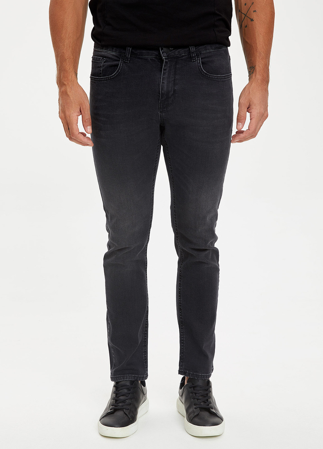 Темно-серые демисезонные зауженные джинсы DeFacto