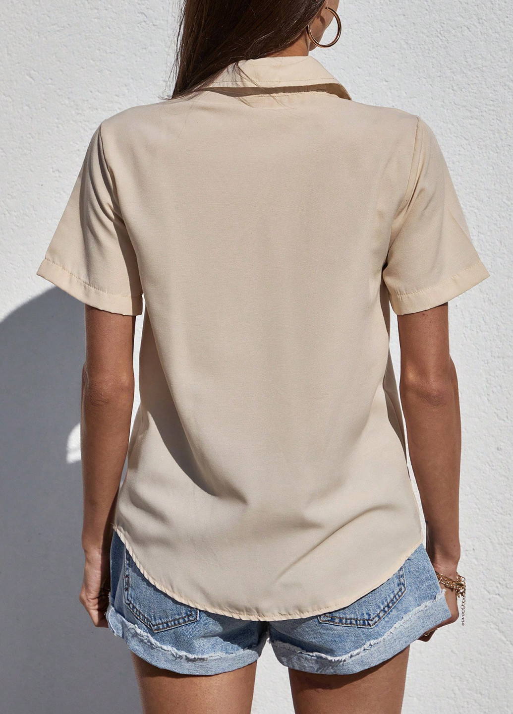 Светло-бежевая кэжуал рубашка с цветами SHEIN