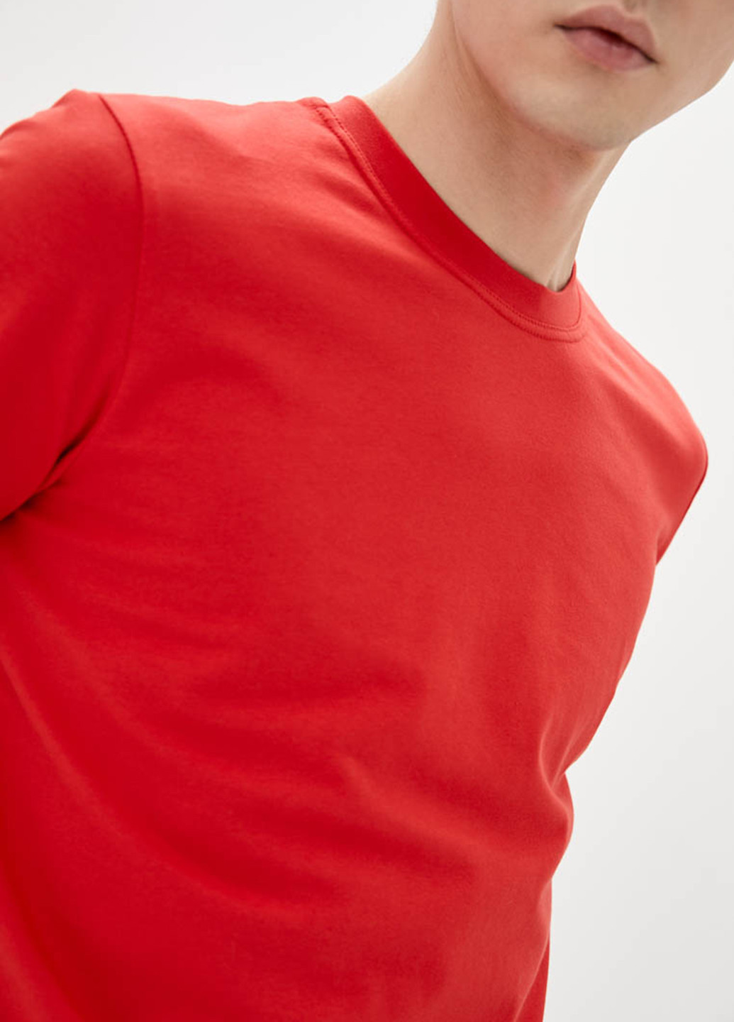 Красная футболка Promin.
