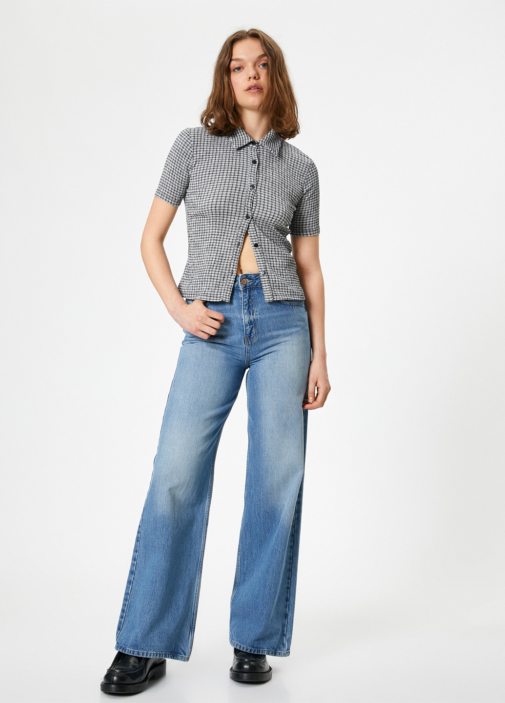 Чёрно-белую блуза KOTON