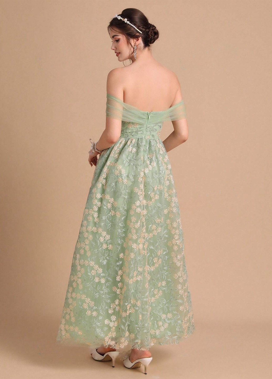 Светло-зеленое вечернее платье а-силуэт, с открытыми плечами SHEIN с цветочным принтом