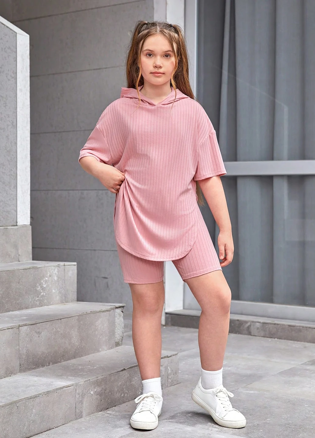 Светло-розовый летний костюм (футболка, шорты) SHEIN