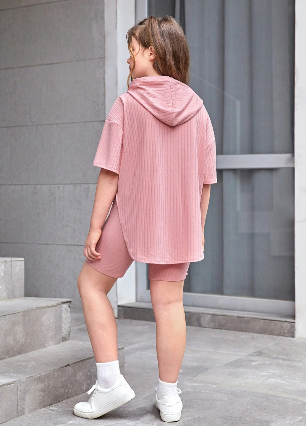 Светло-розовый летний костюм (футболка, шорты) SHEIN