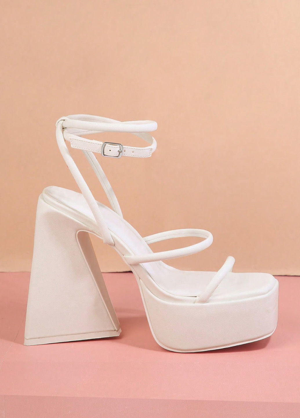 Белые босоножки SHEIN с ремешком