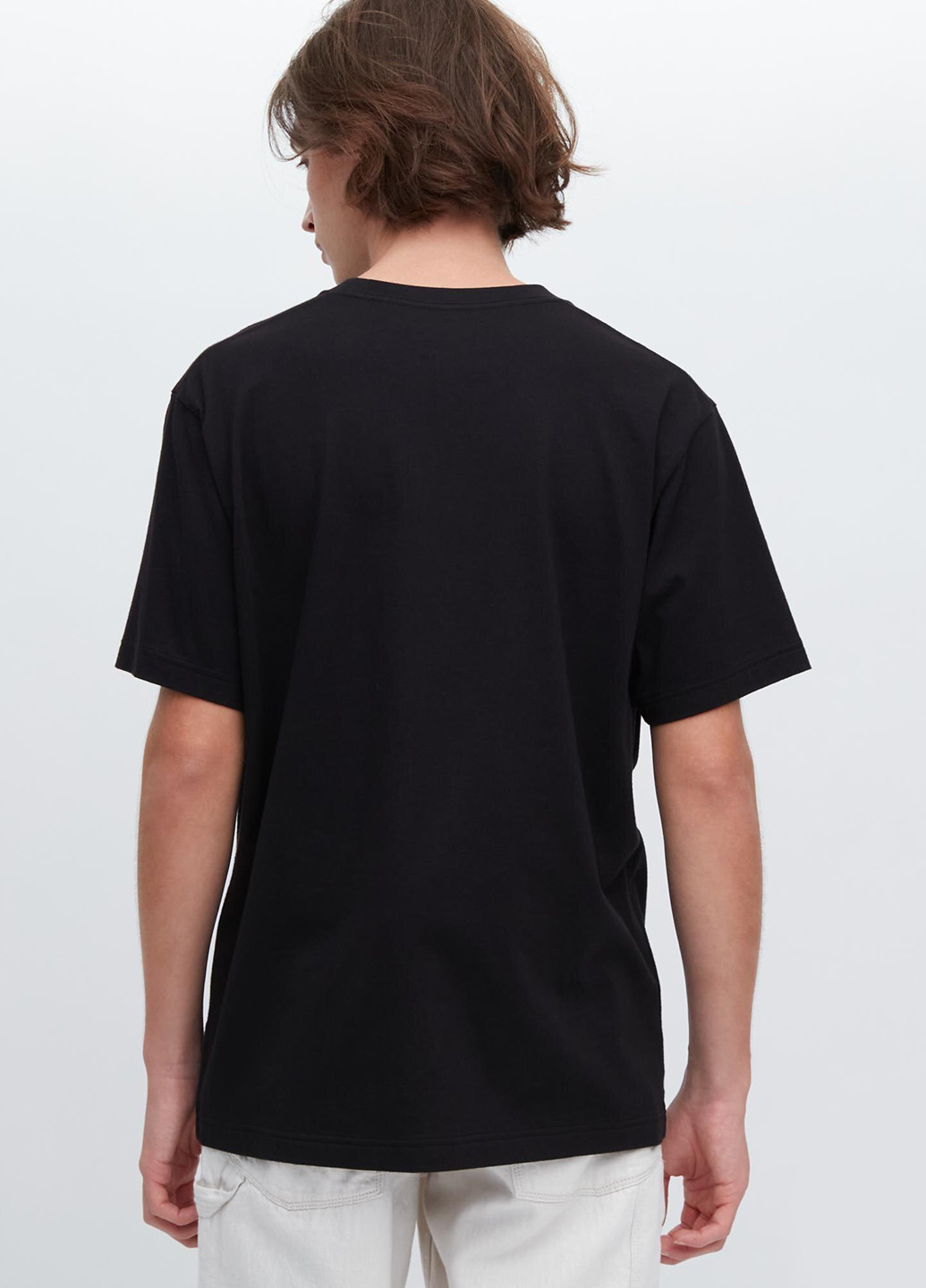Черная футболка Uniqlo