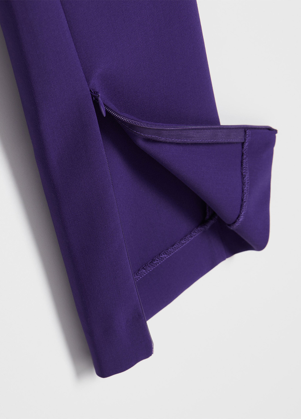 Фиолетовые кэжуал демисезонные зауженные брюки Reserved