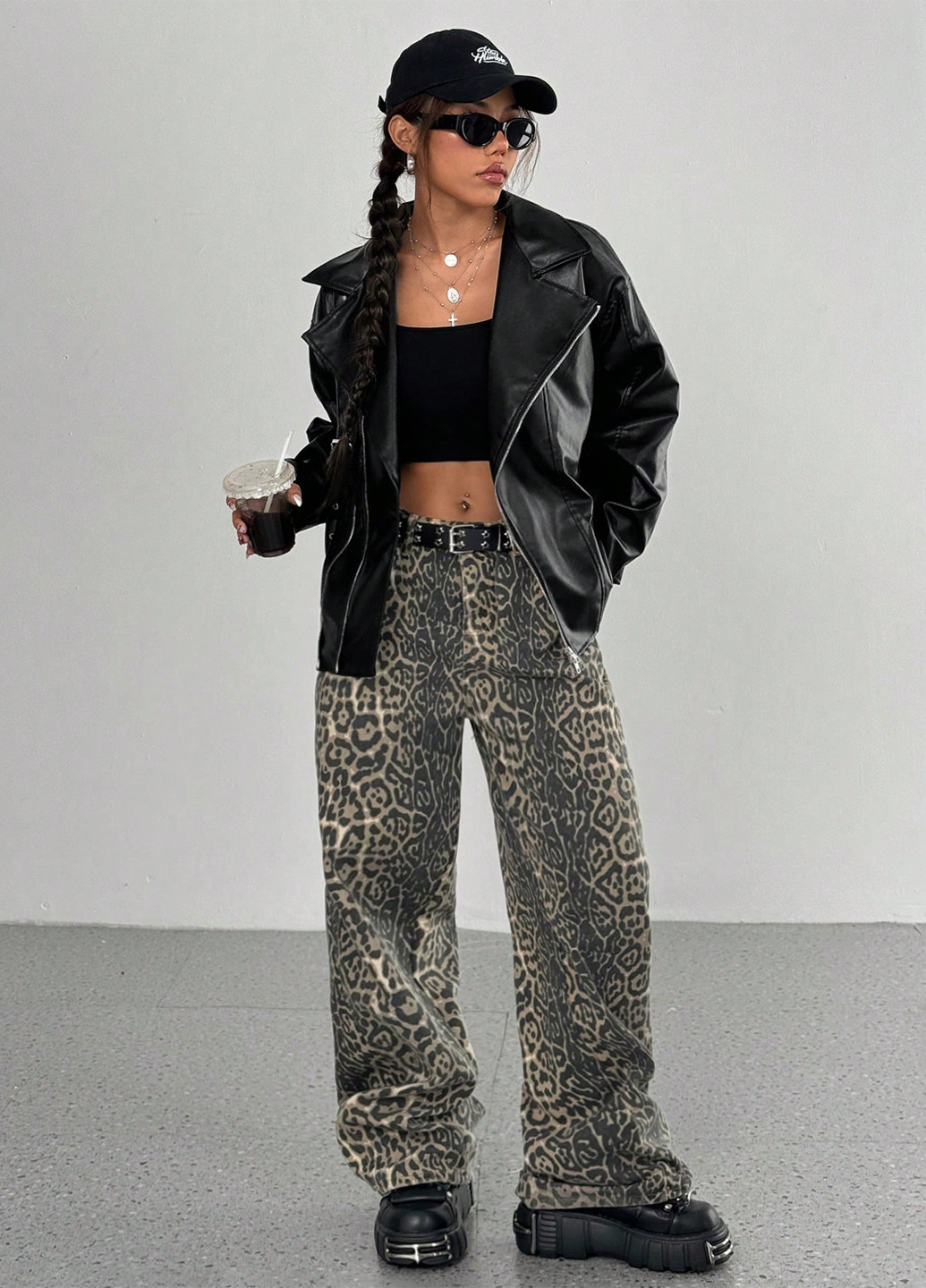 Черная демисезонная куртка косуха SHEIN