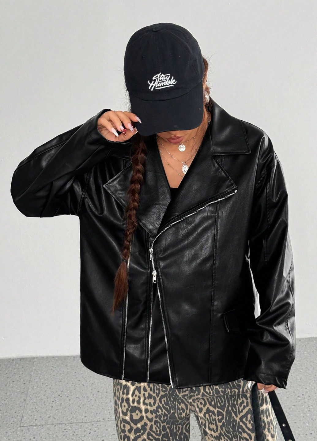 Черная демисезонная куртка косуха SHEIN