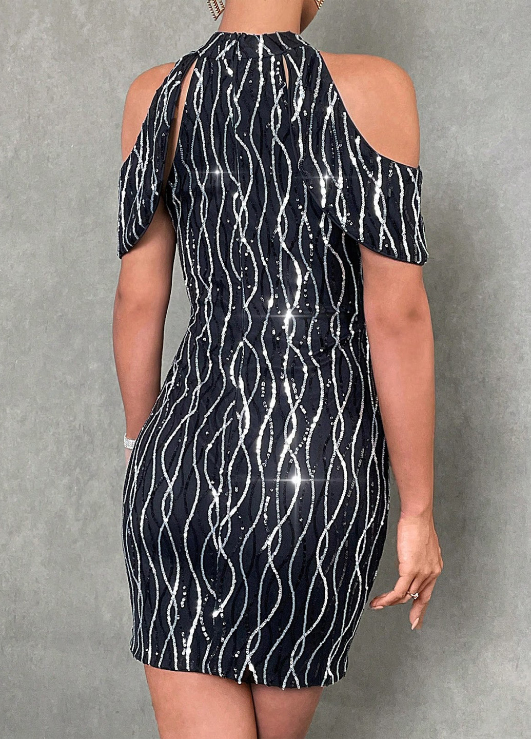 Чорна коктейльна сукня з відкритими плечима, футляр SHEIN однотонна